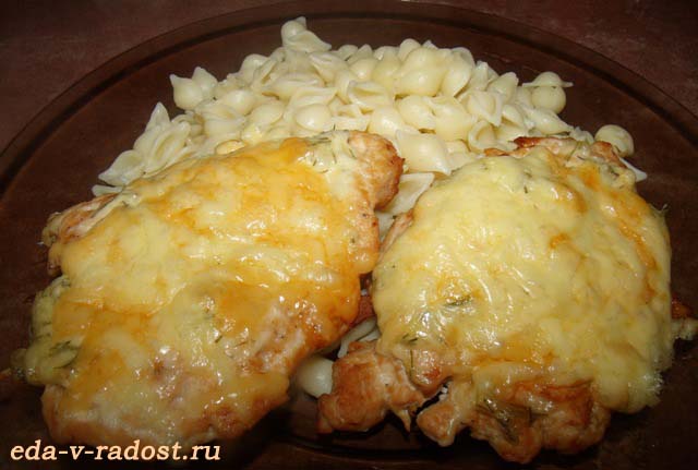 Сочное куриное филе, запеченное в духовке со сметаной и сыром